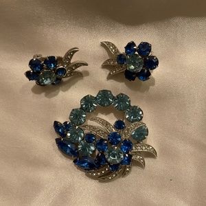 VINTAGE EISENBERG ICE BLUE CRYSTAL BROOCH & CLIP-ON EARRINGS